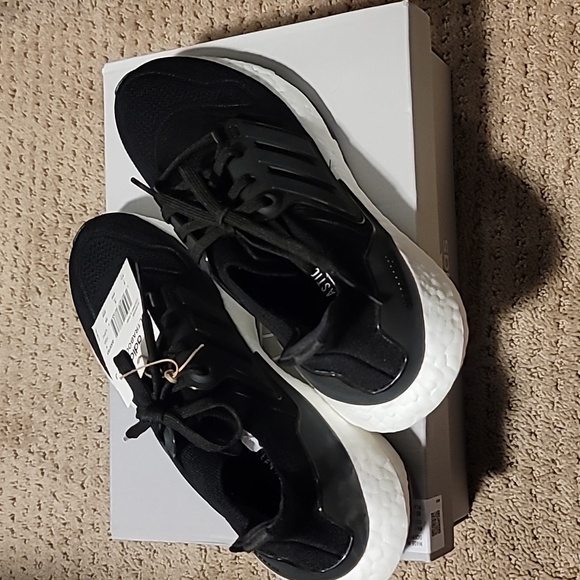 Girls Adidas Ultraboost - Picture 4 of 5